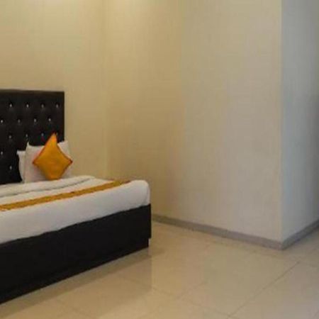 Hotel O Marigold Surat Dış mekan fotoğraf