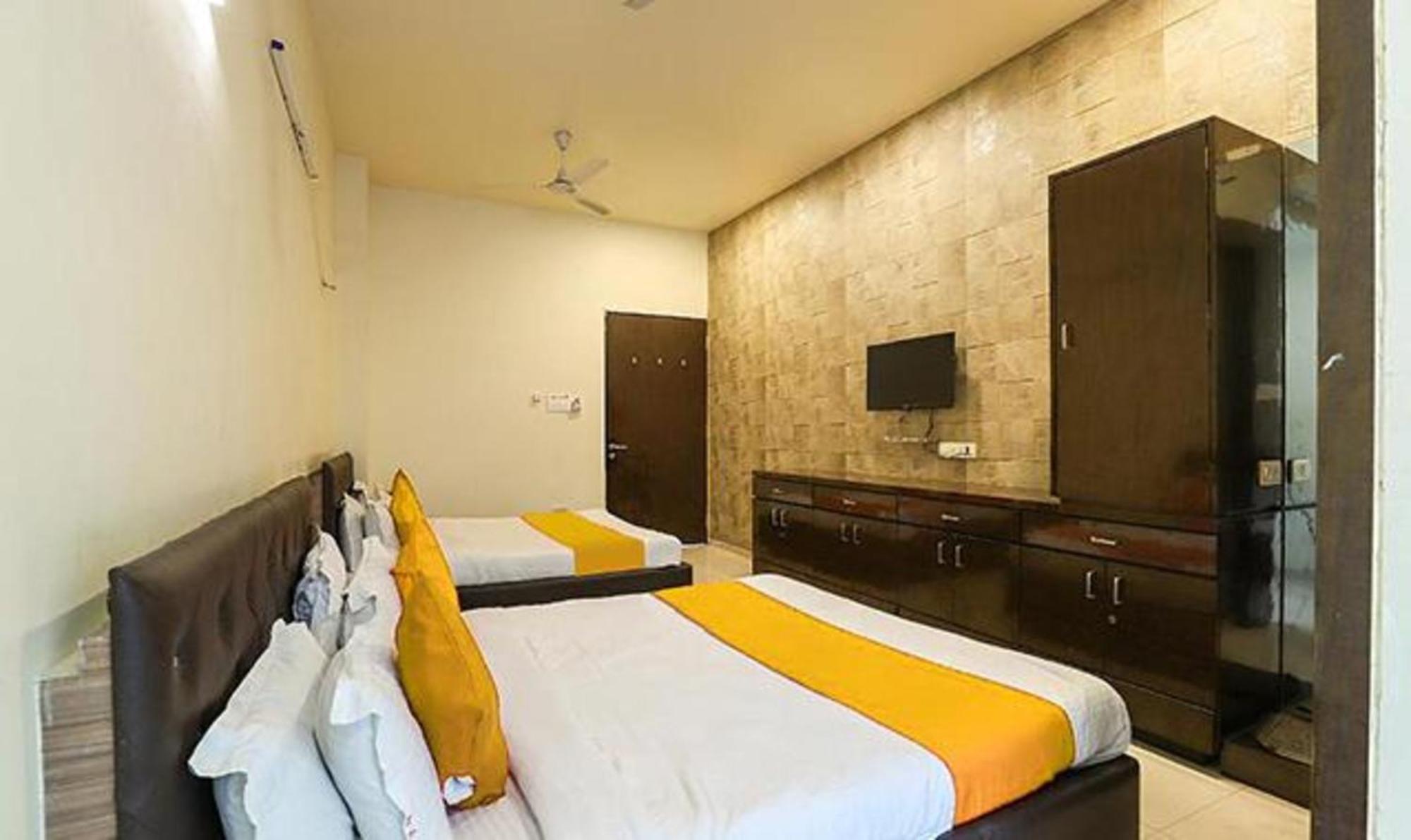 Hotel O Marigold Surat Dış mekan fotoğraf