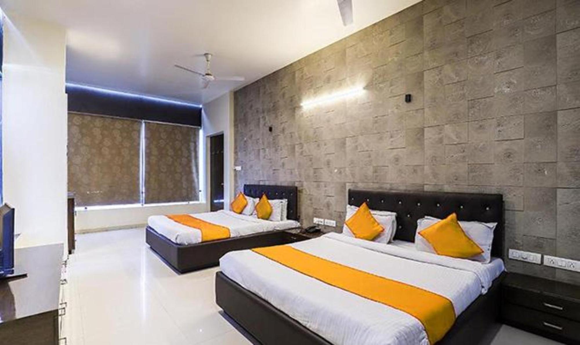 Hotel O Marigold Surat Dış mekan fotoğraf