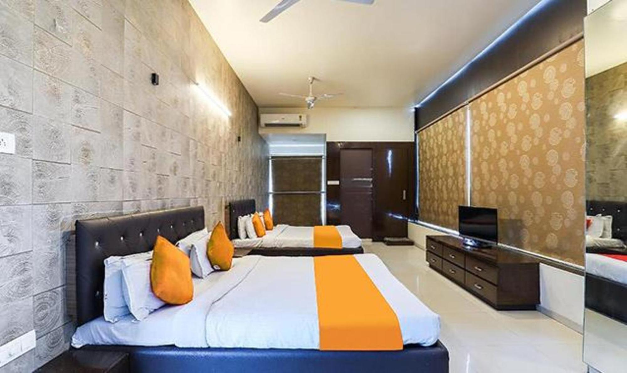 Hotel O Marigold Surat Dış mekan fotoğraf