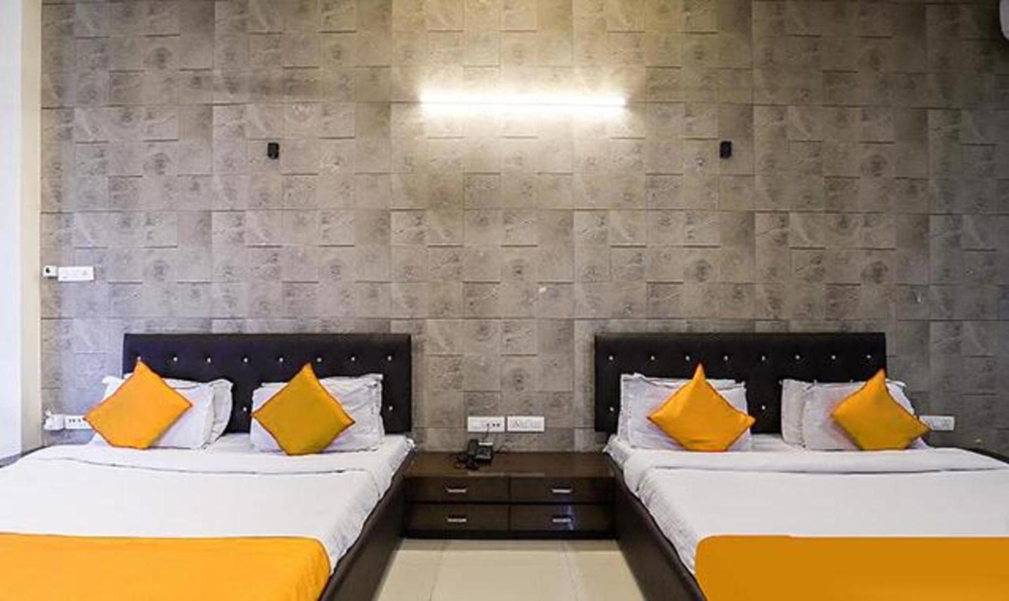 Hotel O Marigold Surat Dış mekan fotoğraf