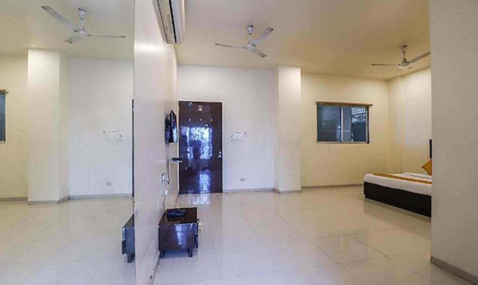 Hotel O Marigold Surat Dış mekan fotoğraf