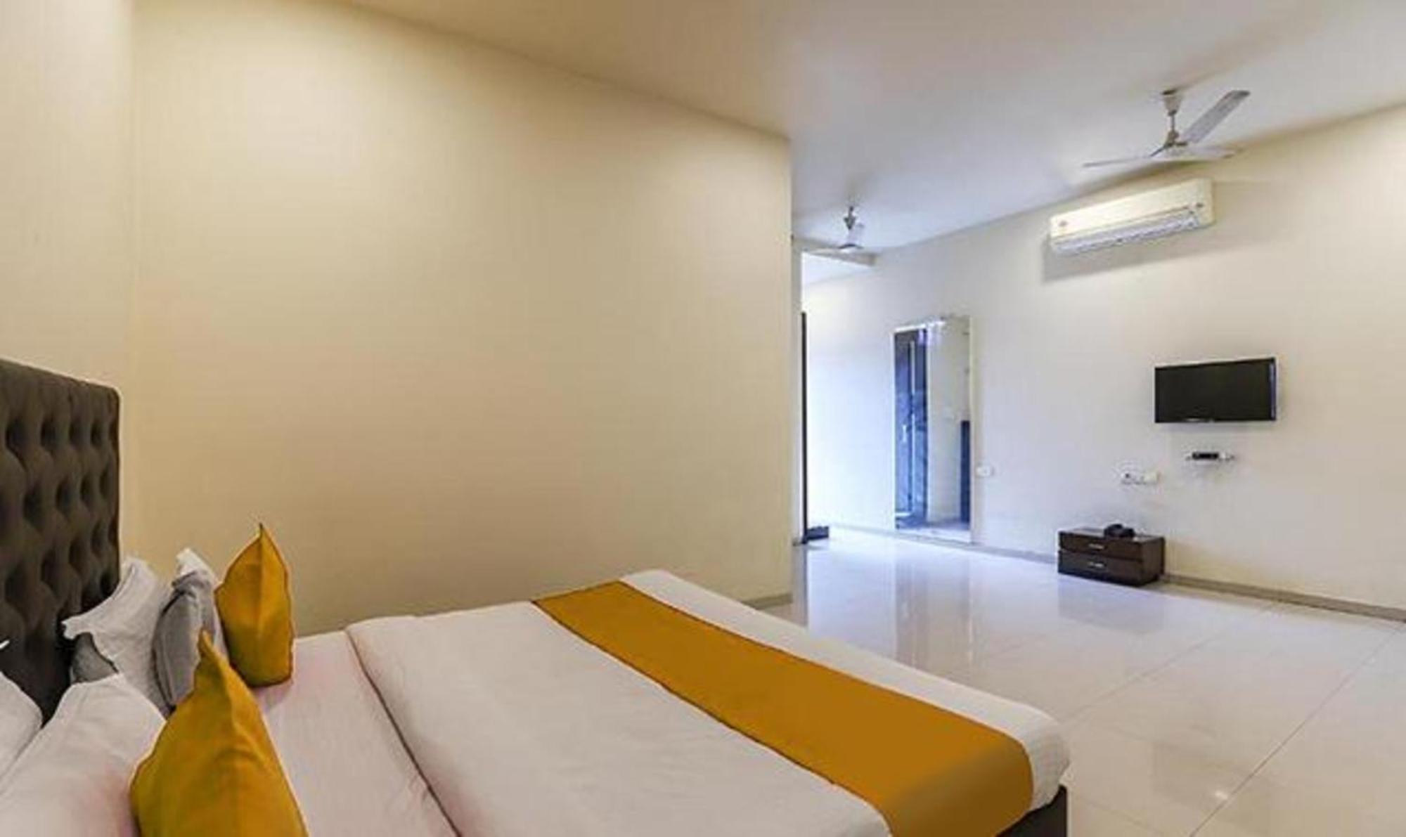 Hotel O Marigold Surat Dış mekan fotoğraf