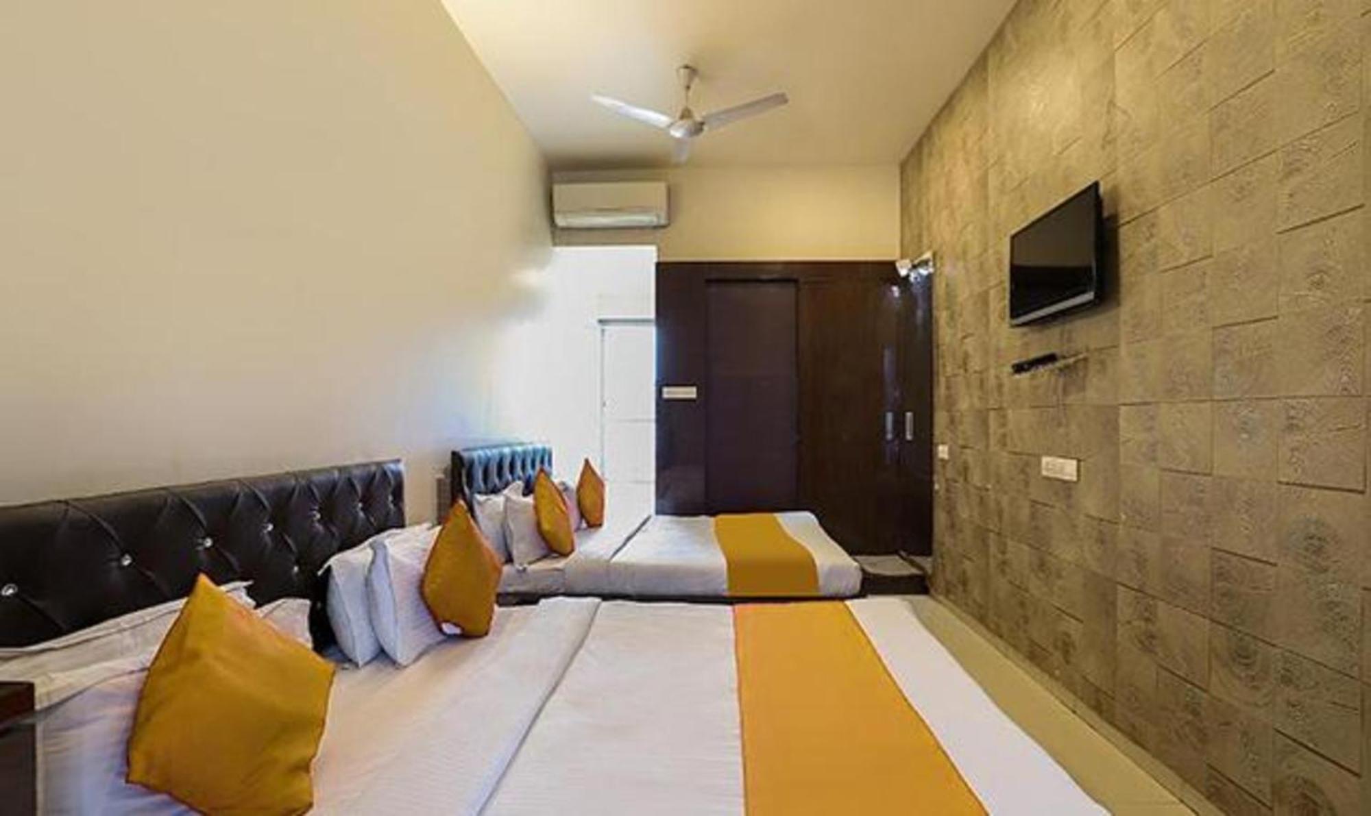 Hotel O Marigold Surat Dış mekan fotoğraf